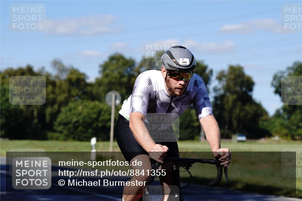 07.09.2025 - 19. Norderstedt Triathlon Michael Burmester http://msf.ph/oto/8841355 07.09.2025 15:24:01 Radfahren 421, 943, 950 meine-sportfotos.de