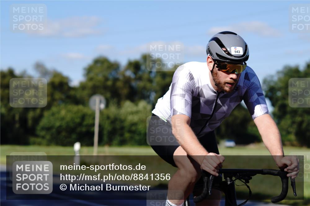 07.09.2025 - 19. Norderstedt Triathlon Michael Burmester http://msf.ph/oto/8841356 07.09.2025 15:24:01 Radfahren 421, 943, 950 meine-sportfotos.de