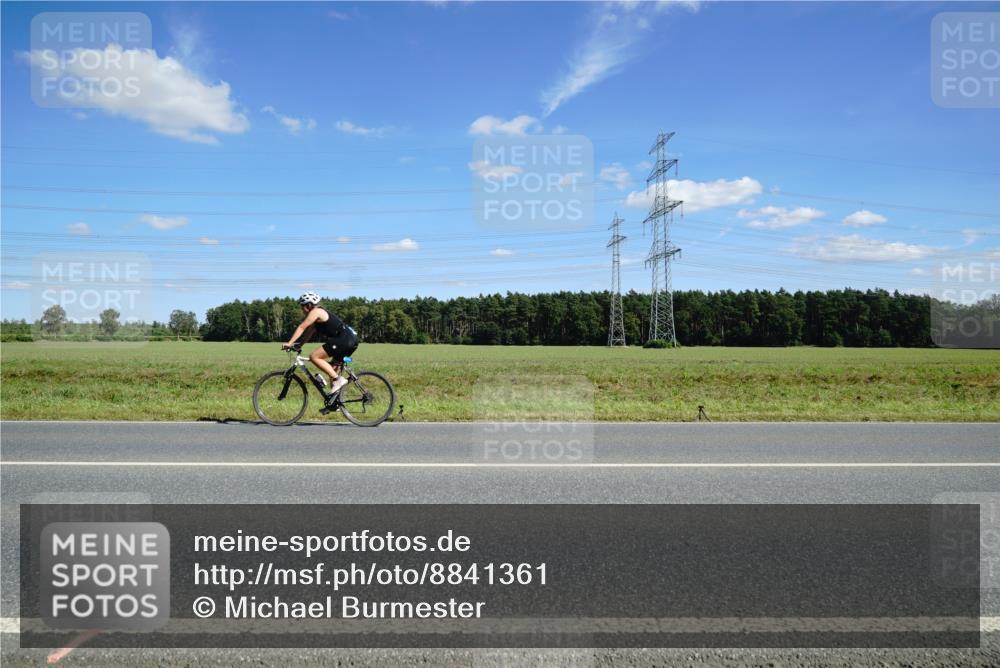 07.09.2025 - 19. Norderstedt Triathlon Michael Burmester http://msf.ph/oto/8841361 07.09.2025 14:31:39 Radfahren 967, 995 meine-sportfotos.de