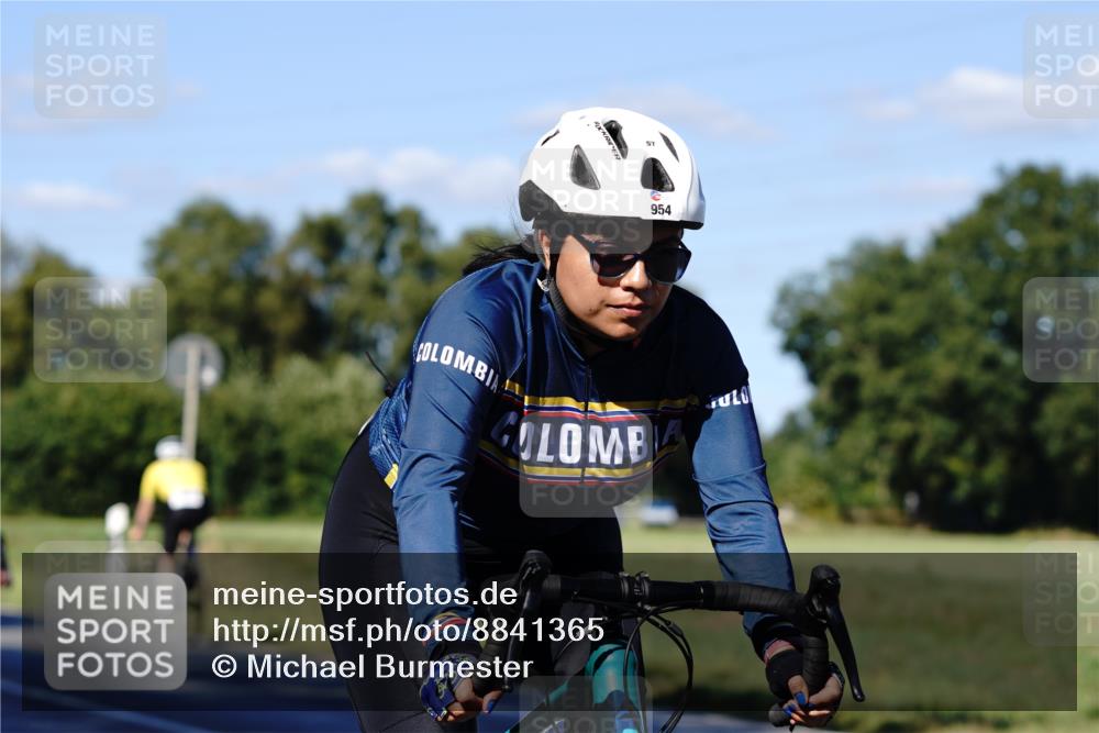 07.09.2025 - 19. Norderstedt Triathlon Michael Burmester http://msf.ph/oto/8841365 07.09.2025 15:24:50 Radfahren 408, 414, 460, 939, 940, 954 meine-sportfotos.de