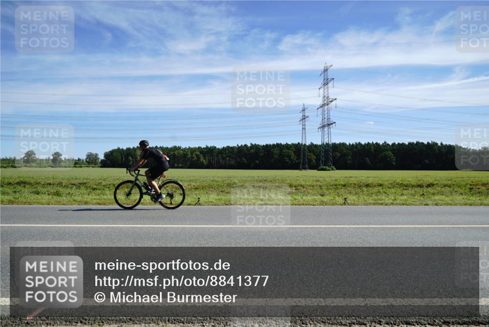 07.09.2025 - 19. Norderstedt Triathlon Michael Burmester http://msf.ph/oto/8841377 07.09.2025 12:24:23 Radfahren 249, 802, 1350 meine-sportfotos.de