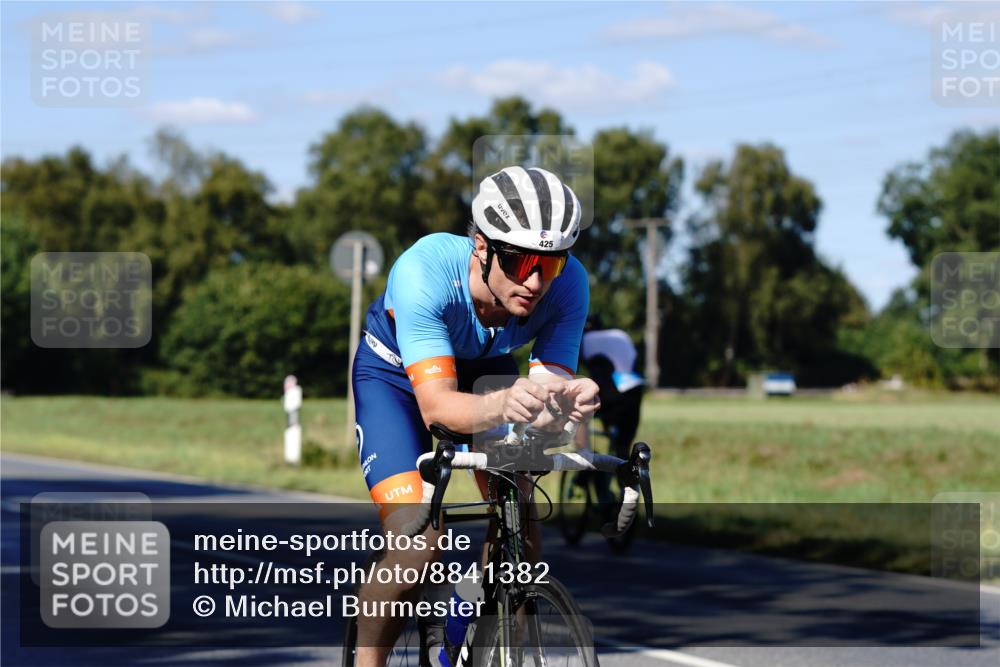 07.09.2025 - 19. Norderstedt Triathlon Michael Burmester http://msf.ph/oto/8841382 07.09.2025 15:25:26 Radfahren 425, 439, 905 meine-sportfotos.de