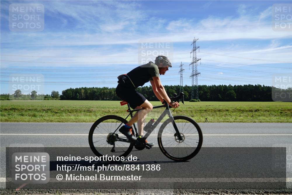 07.09.2025 - 19. Norderstedt Triathlon Michael Burmester http://msf.ph/oto/8841386 07.09.2025 12:24:25 Radfahren 802, 1350 meine-sportfotos.de