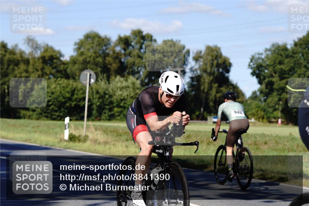 07.09.2025 - 19. Norderstedt Triathlon Michael Burmester http://msf.ph/oto/8841390 07.09.2025 15:25:41 Radfahren 384, 1412, 1538 meine-sportfotos.de