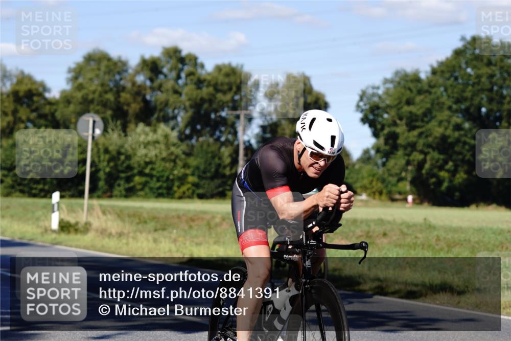 07.09.2025 - 19. Norderstedt Triathlon Michael Burmester http://msf.ph/oto/8841391 07.09.2025 15:25:41 Radfahren 384, 1412, 1538 meine-sportfotos.de