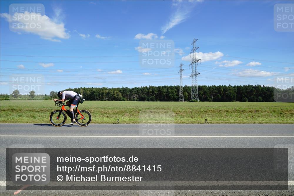 07.09.2025 - 19. Norderstedt Triathlon Michael Burmester http://msf.ph/oto/8841415 07.09.2025 14:31:53 Radfahren 1005 meine-sportfotos.de