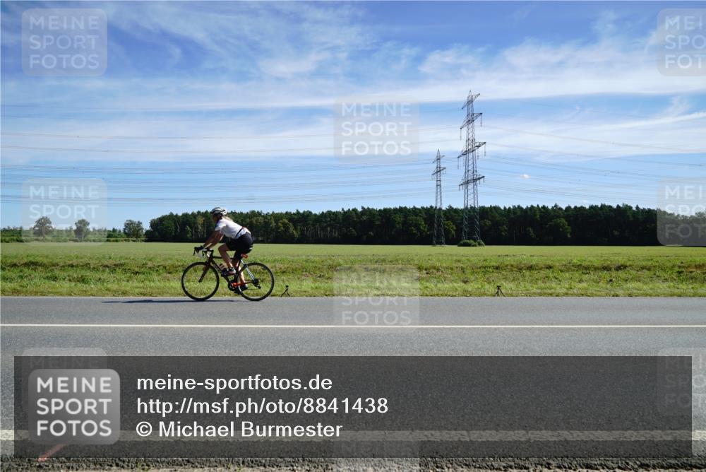 07.09.2025 - 19. Norderstedt Triathlon Michael Burmester http://msf.ph/oto/8841438 07.09.2025 12:25:03 Radfahren 301, 825 meine-sportfotos.de