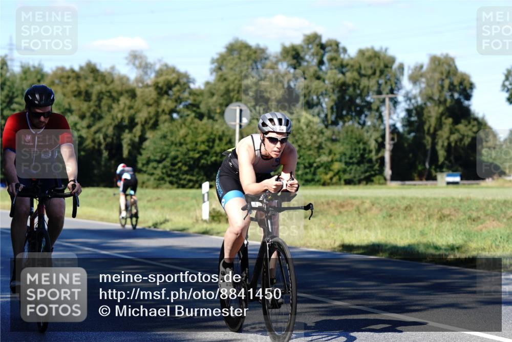 07.09.2025 - 19. Norderstedt Triathlon Michael Burmester http://msf.ph/oto/8841450 07.09.2025 15:26:46 Radfahren 450, 1481, 1497 meine-sportfotos.de