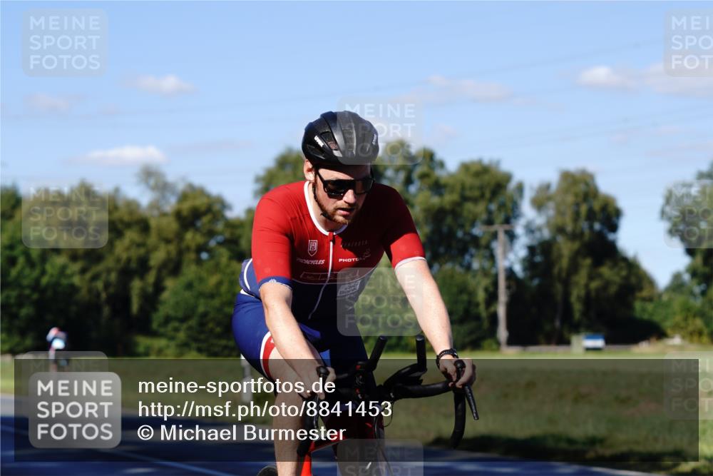 07.09.2025 - 19. Norderstedt Triathlon Michael Burmester http://msf.ph/oto/8841453 07.09.2025 15:26:46 Radfahren 450, 1481, 1497 meine-sportfotos.de