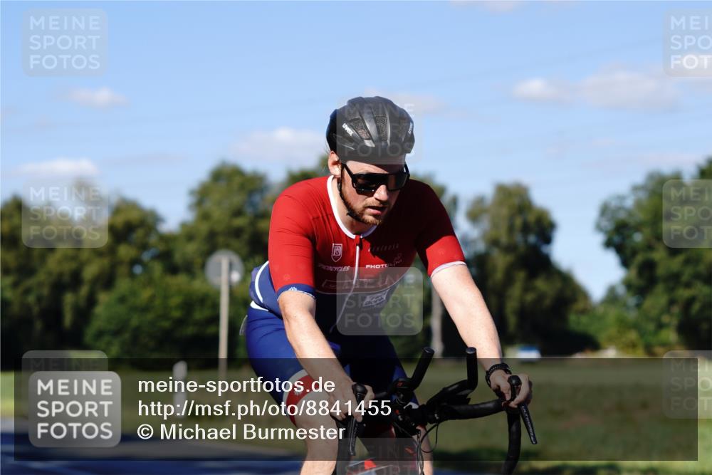 07.09.2025 - 19. Norderstedt Triathlon Michael Burmester http://msf.ph/oto/8841455 07.09.2025 15:26:46 Radfahren 450, 1481, 1497 meine-sportfotos.de