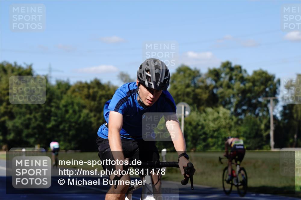 07.09.2025 - 19. Norderstedt Triathlon Michael Burmester http://msf.ph/oto/8841478 07.09.2025 15:27:30 Radfahren 379, 886, 890, 909 meine-sportfotos.de