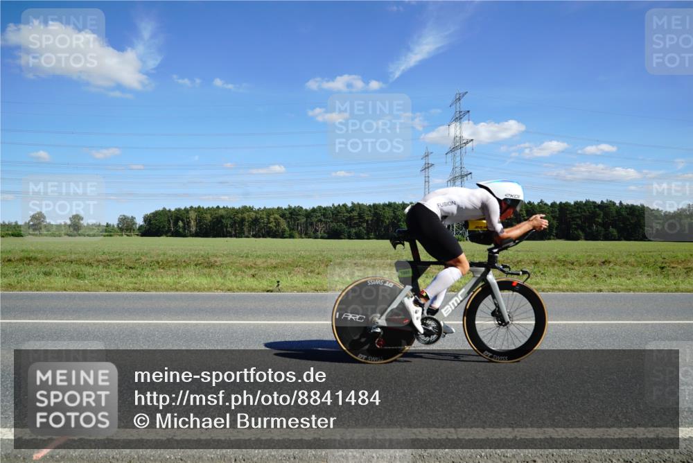 07.09.2025 - 19. Norderstedt Triathlon Michael Burmester http://msf.ph/oto/8841484 07.09.2025 14:32:14 Radfahren 1501 meine-sportfotos.de