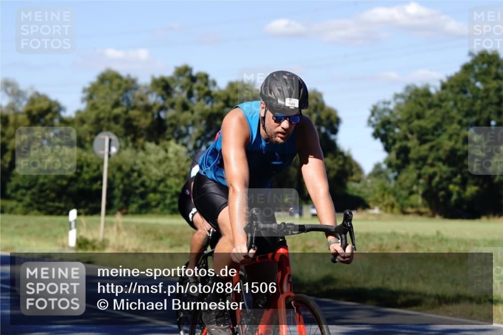 07.09.2025 - 19. Norderstedt Triathlon Michael Burmester http://msf.ph/oto/8841506 07.09.2025 15:27:51 Radfahren 409, 882, 885, 924, 1422, 1547 meine-sportfotos.de