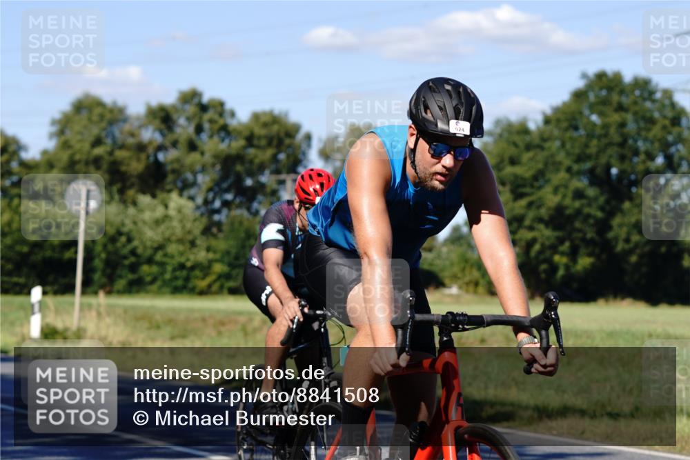 07.09.2025 - 19. Norderstedt Triathlon Michael Burmester http://msf.ph/oto/8841508 07.09.2025 15:27:51 Radfahren 409, 882, 885, 924, 1422, 1547 meine-sportfotos.de