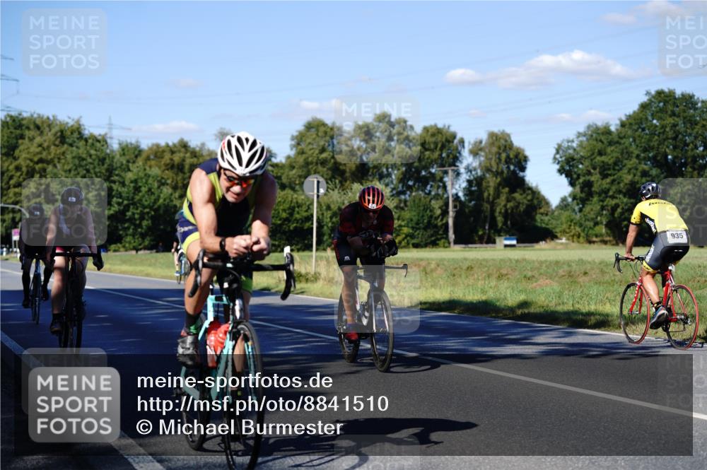 07.09.2025 - 19. Norderstedt Triathlon Michael Burmester http://msf.ph/oto/8841510 07.09.2025 15:28:07 Radfahren 376, 418, 923, 929, 952, 1455, 1464 meine-sportfotos.de