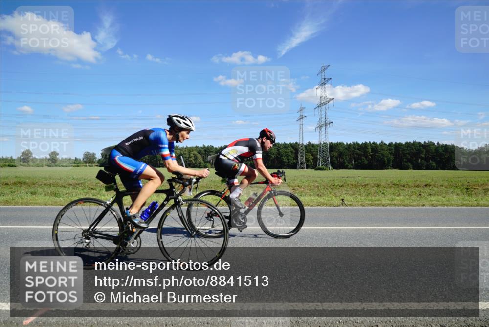 07.09.2025 - 19. Norderstedt Triathlon Michael Burmester http://msf.ph/oto/8841513 07.09.2025 14:32:24 Radfahren 473, 479, 987 meine-sportfotos.de