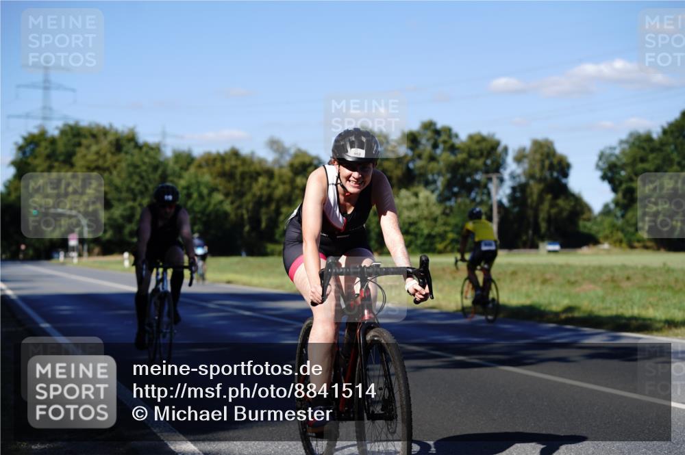 07.09.2025 - 19. Norderstedt Triathlon Michael Burmester http://msf.ph/oto/8841514 07.09.2025 15:28:08 Radfahren 418, 929, 952, 1455, 1464 meine-sportfotos.de