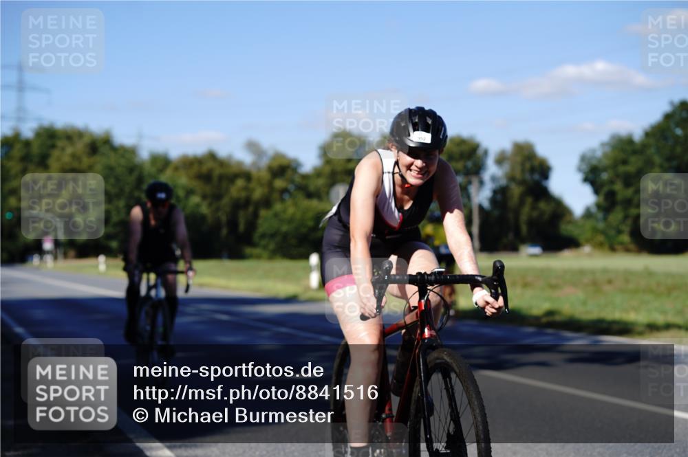 07.09.2025 - 19. Norderstedt Triathlon Michael Burmester http://msf.ph/oto/8841516 07.09.2025 15:28:08 Radfahren 418, 929, 952, 1455, 1464 meine-sportfotos.de