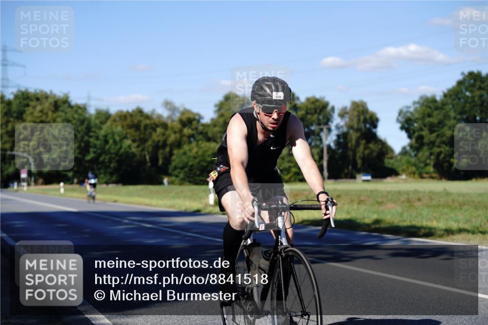 07.09.2025 - 19. Norderstedt Triathlon Michael Burmester http://msf.ph/oto/8841518 07.09.2025 15:28:09 Radfahren 418, 929, 952, 1455, 1464 meine-sportfotos.de