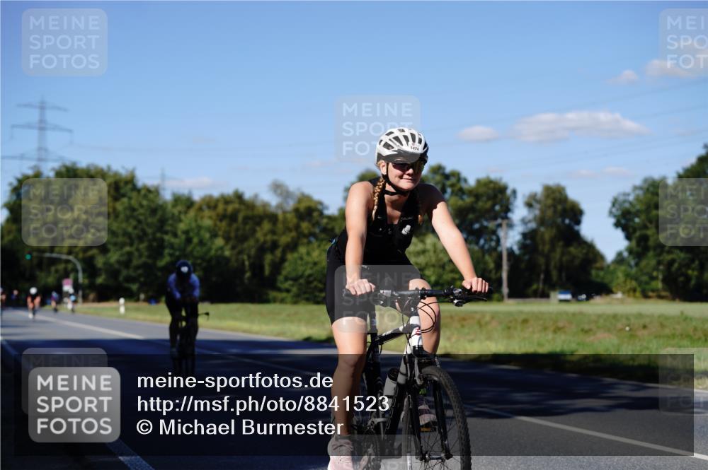 07.09.2025 - 19. Norderstedt Triathlon Michael Burmester http://msf.ph/oto/8841523 07.09.2025 15:29:10 Radfahren 429, 448, 1474 meine-sportfotos.de