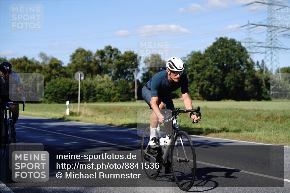 07.09.2025 - 19. Norderstedt Triathlon Michael Burmester http://msf.ph/oto/8841536 07.09.2025 15:29:22 Radfahren 396, 925 meine-sportfotos.de