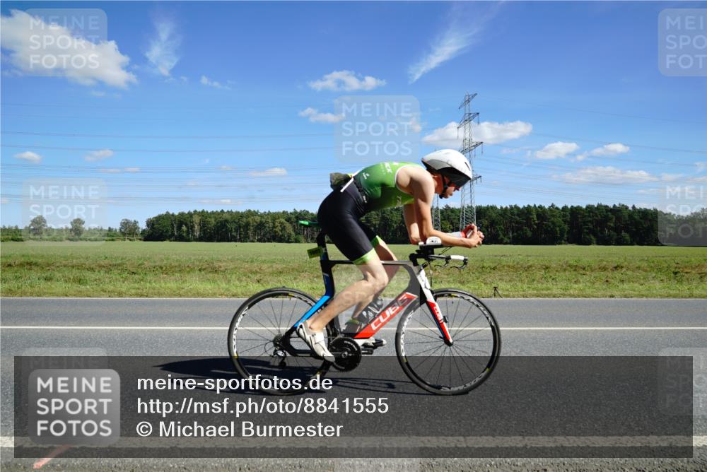 07.09.2025 - 19. Norderstedt Triathlon Michael Burmester http://msf.ph/oto/8841555 07.09.2025 14:32:43 Radfahren 382, 999, 1003 meine-sportfotos.de