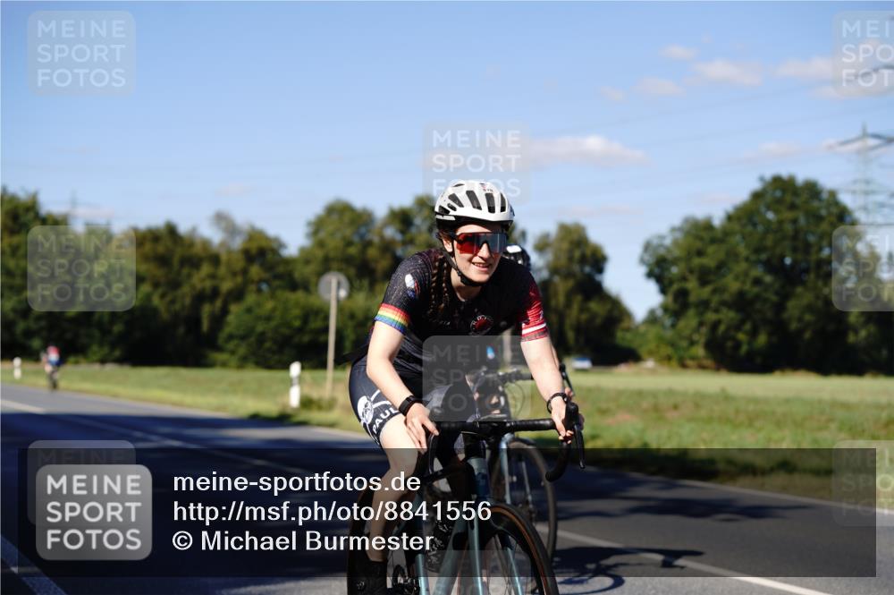 07.09.2025 - 19. Norderstedt Triathlon Michael Burmester http://msf.ph/oto/8841556 07.09.2025 15:29:59 Radfahren 878, 889 meine-sportfotos.de