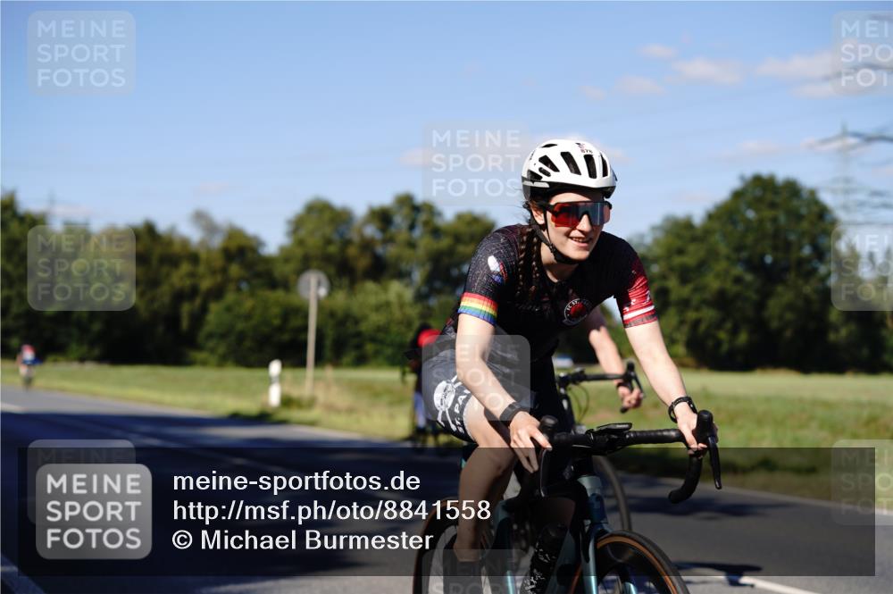 07.09.2025 - 19. Norderstedt Triathlon Michael Burmester http://msf.ph/oto/8841558 07.09.2025 15:29:59 Radfahren 878, 889 meine-sportfotos.de