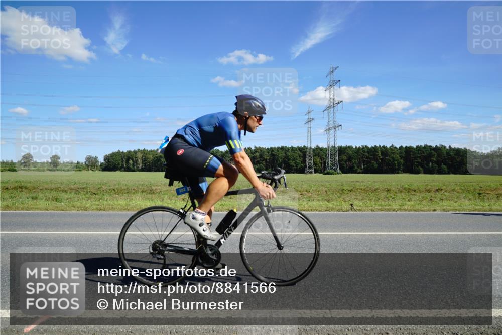 07.09.2025 - 19. Norderstedt Triathlon Michael Burmester http://msf.ph/oto/8841566 07.09.2025 14:32:46 Radfahren 382, 999, 1003 meine-sportfotos.de