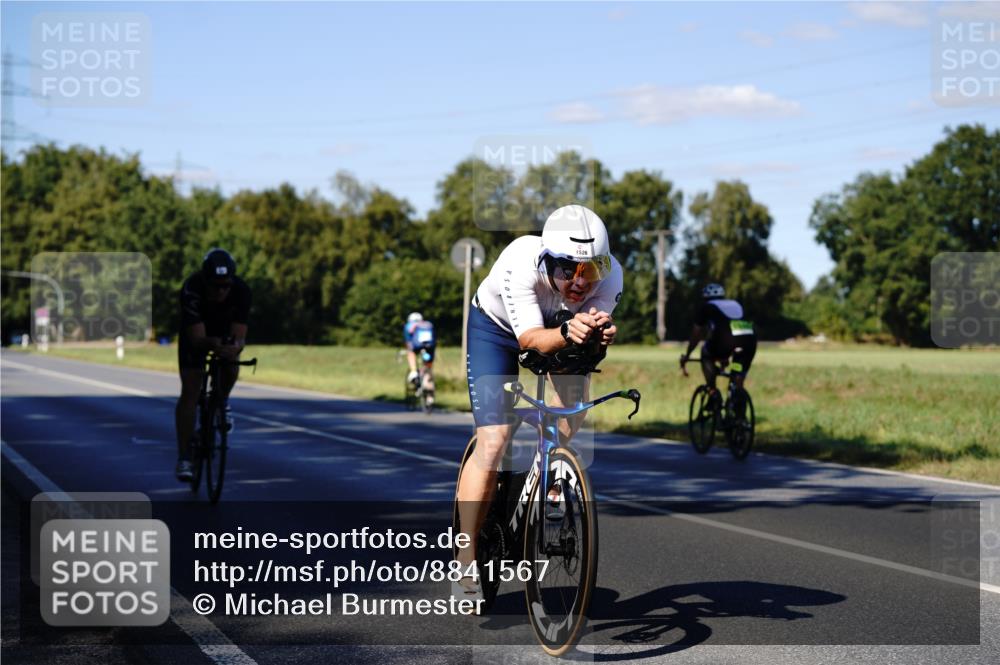 07.09.2025 - 19. Norderstedt Triathlon Michael Burmester http://msf.ph/oto/8841567 07.09.2025 15:30:14 Radfahren 868, 1409, 1526 meine-sportfotos.de