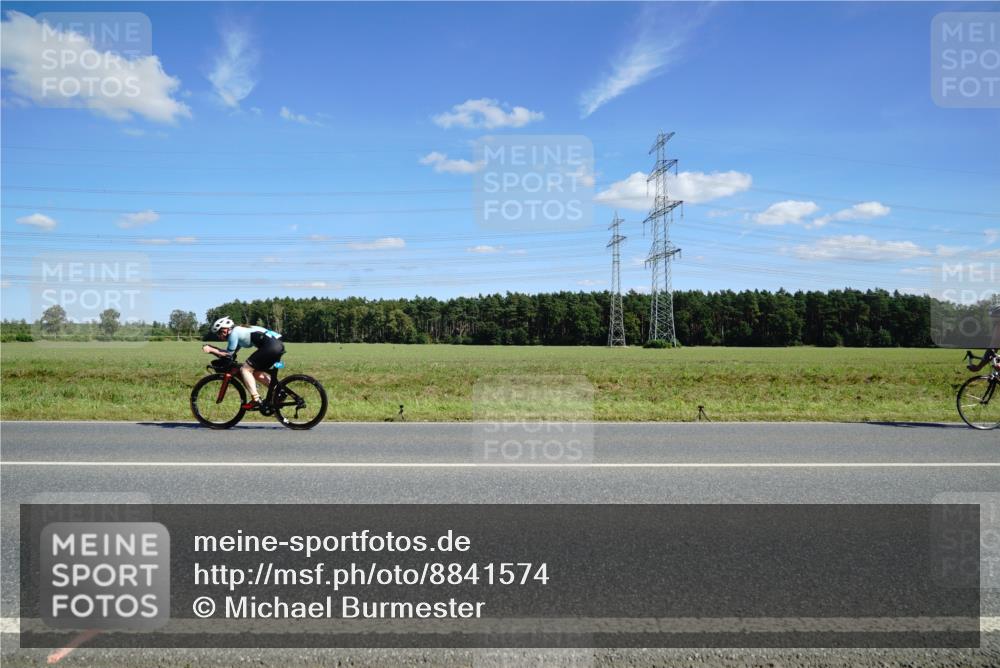 07.09.2025 - 19. Norderstedt Triathlon Michael Burmester http://msf.ph/oto/8841574 07.09.2025 14:32:47 Radfahren 382, 999 meine-sportfotos.de