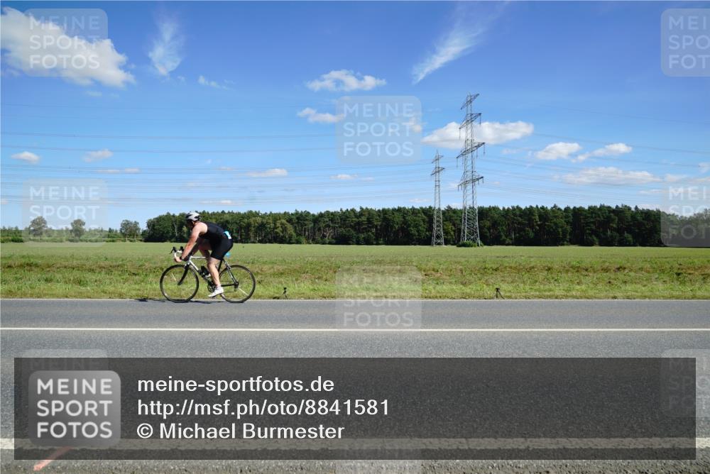 07.09.2025 - 19. Norderstedt Triathlon Michael Burmester http://msf.ph/oto/8841581 07.09.2025 14:32:48 Radfahren 382, 999, 1503 meine-sportfotos.de