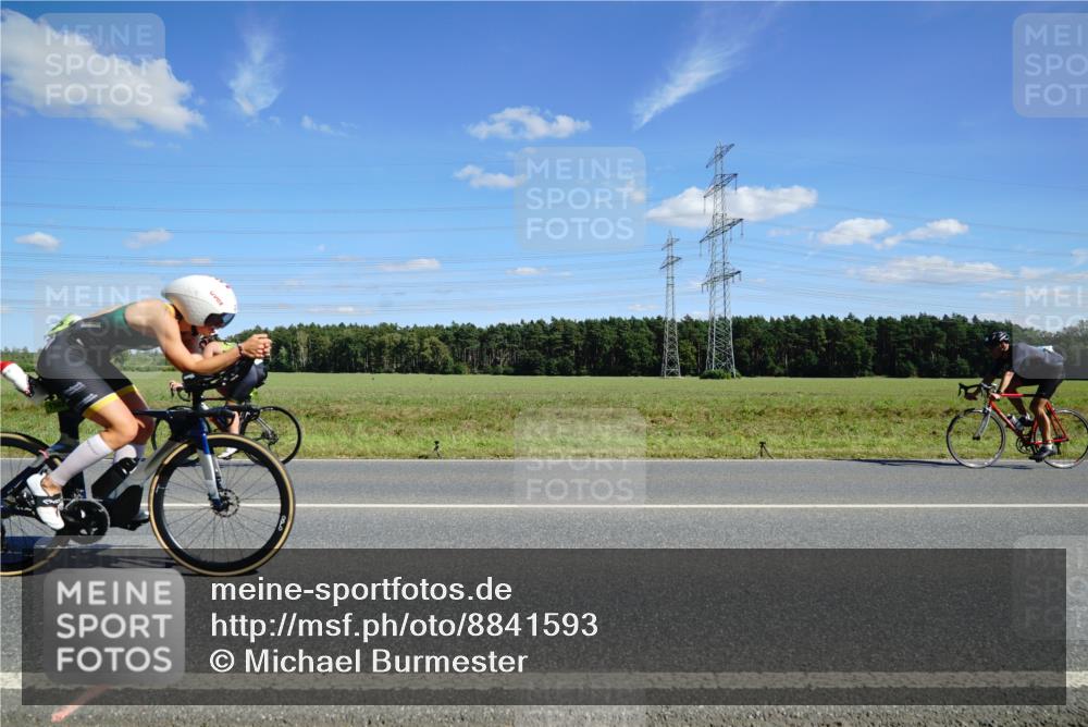 07.09.2025 - 19. Norderstedt Triathlon Michael Burmester http://msf.ph/oto/8841593 07.09.2025 14:32:50 Radfahren 1025, 1503 meine-sportfotos.de