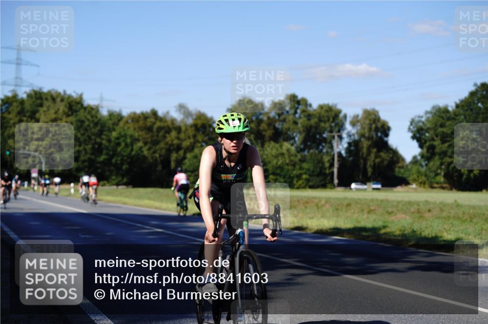 07.09.2025 - 19. Norderstedt Triathlon Michael Burmester http://msf.ph/oto/8841603 07.09.2025 15:30:43 Radfahren 383, 455, 1413 meine-sportfotos.de