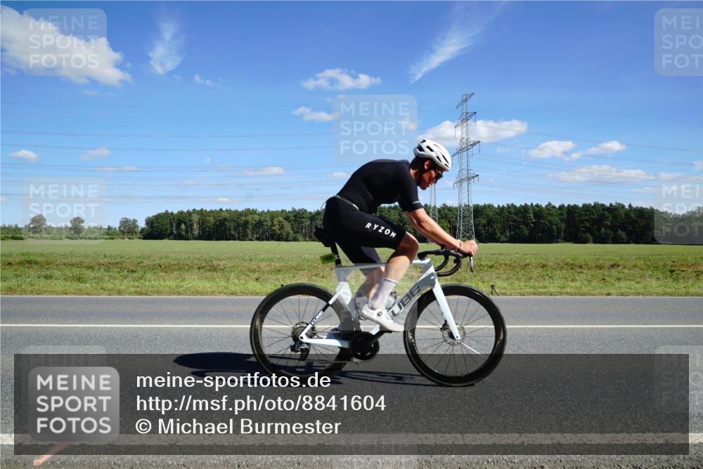 07.09.2025 - 19. Norderstedt Triathlon Michael Burmester http://msf.ph/oto/8841604 07.09.2025 14:32:52 Radfahren 1025, 1503 meine-sportfotos.de