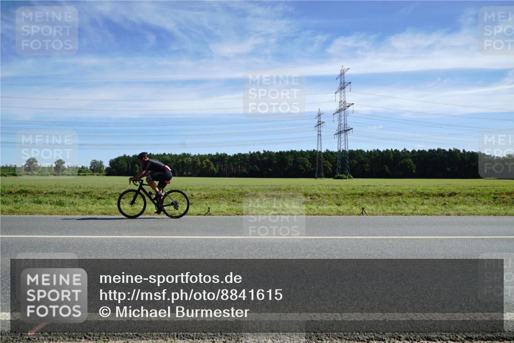 07.09.2025 - 19. Norderstedt Triathlon Michael Burmester http://msf.ph/oto/8841615 07.09.2025 12:26:07 Radfahren 754, 762 meine-sportfotos.de