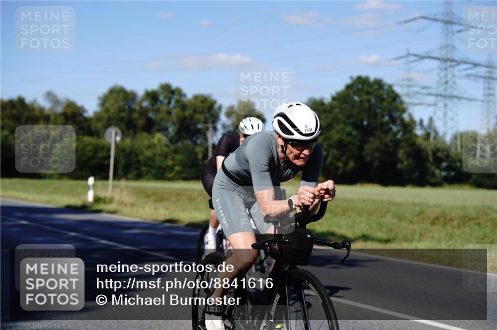07.09.2025 - 19. Norderstedt Triathlon Michael Burmester http://msf.ph/oto/8841616 07.09.2025 15:30:50 Radfahren 416, 442, 956, 1508 meine-sportfotos.de