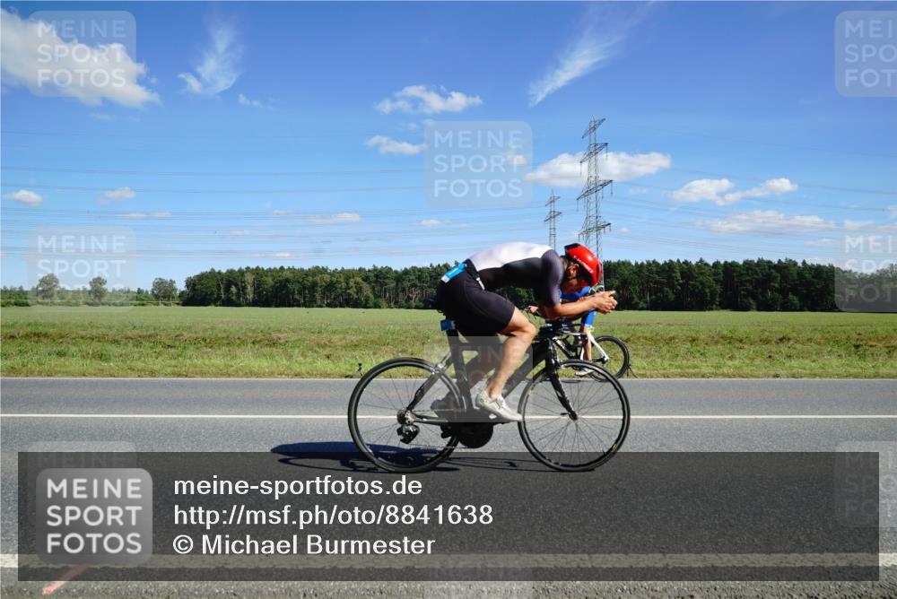 07.09.2025 - 19. Norderstedt Triathlon Michael Burmester http://msf.ph/oto/8841638 07.09.2025 14:33:04 Radfahren 880, 911 meine-sportfotos.de