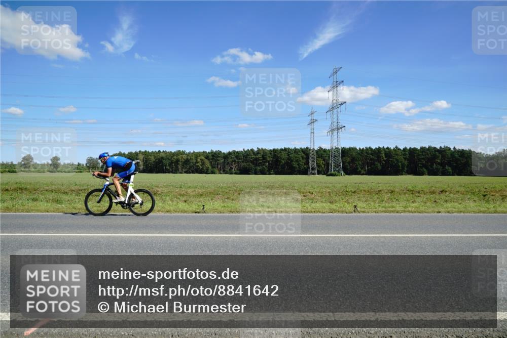 07.09.2025 - 19. Norderstedt Triathlon Michael Burmester http://msf.ph/oto/8841642 07.09.2025 14:33:04 Radfahren 880, 911 meine-sportfotos.de