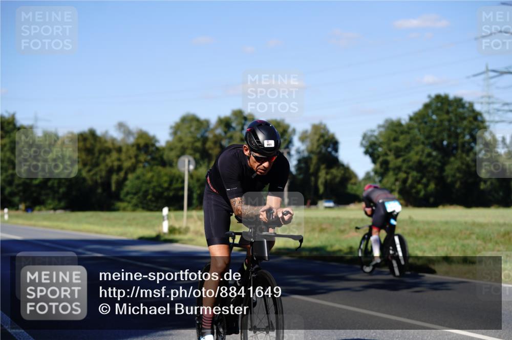 07.09.2025 - 19. Norderstedt Triathlon Michael Burmester http://msf.ph/oto/8841649 07.09.2025 15:31:33 Radfahren 937, 951, 1511 meine-sportfotos.de