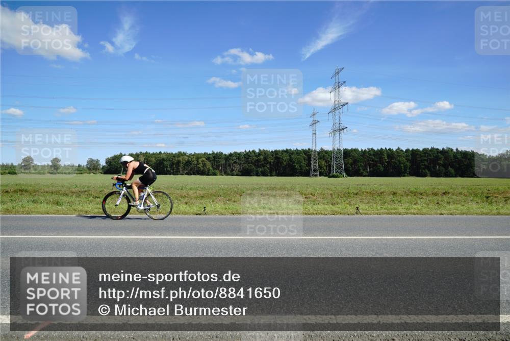 07.09.2025 - 19. Norderstedt Triathlon Michael Burmester http://msf.ph/oto/8841650 07.09.2025 14:33:06 Radfahren 880, 911 meine-sportfotos.de