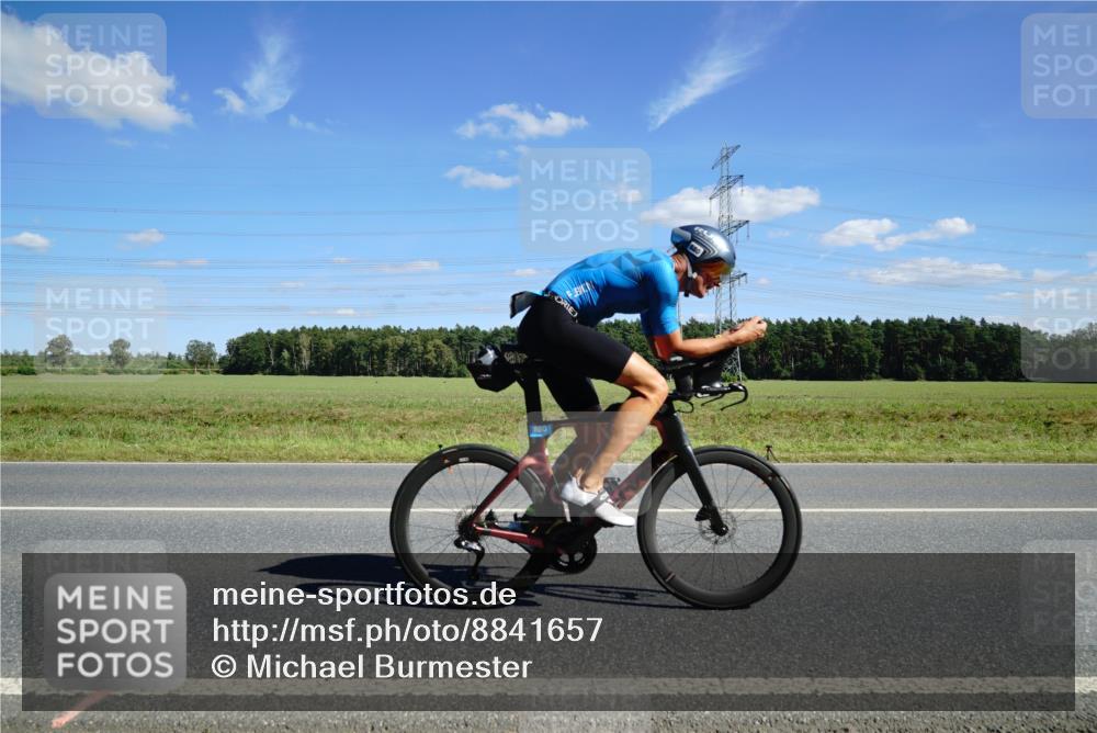 07.09.2025 - 19. Norderstedt Triathlon Michael Burmester http://msf.ph/oto/8841657 07.09.2025 14:33:07 Radfahren 880, 911 meine-sportfotos.de