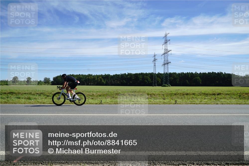 07.09.2025 - 19. Norderstedt Triathlon Michael Burmester http://msf.ph/oto/8841665 07.09.2025 12:26:27 Radfahren 216, 290, 813, 1262 meine-sportfotos.de