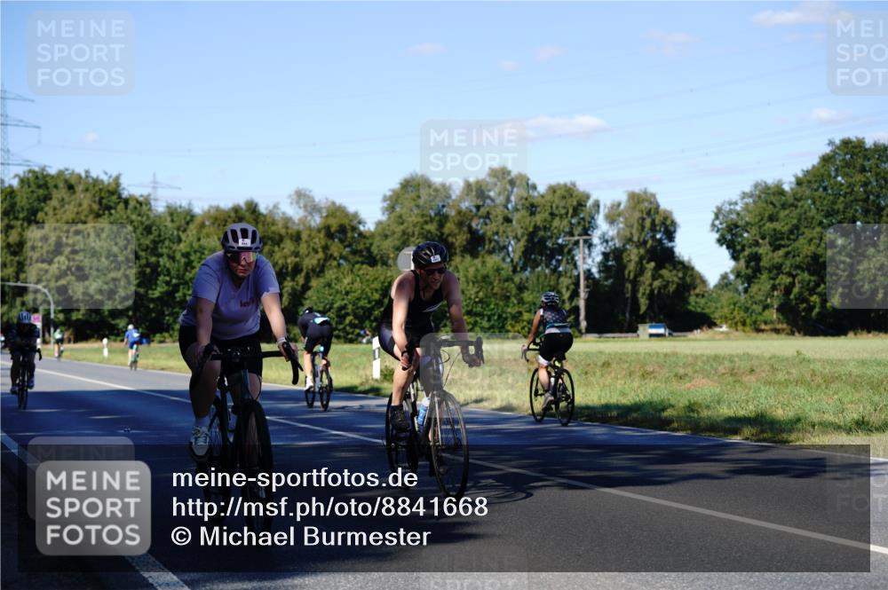 07.09.2025 - 19. Norderstedt Triathlon Michael Burmester http://msf.ph/oto/8841668 07.09.2025 15:31:44 Radfahren 917, 944, 953, 1411 meine-sportfotos.de
