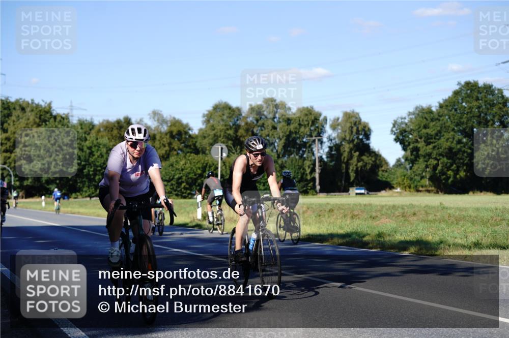 07.09.2025 - 19. Norderstedt Triathlon Michael Burmester http://msf.ph/oto/8841670 07.09.2025 15:31:44 Radfahren 917, 944, 953, 1411 meine-sportfotos.de
