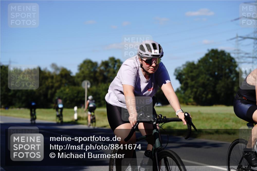07.09.2025 - 19. Norderstedt Triathlon Michael Burmester http://msf.ph/oto/8841674 07.09.2025 15:31:44 Radfahren 917, 944, 953, 1411 meine-sportfotos.de