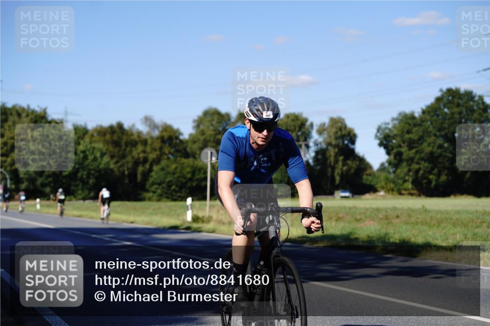 07.09.2025 - 19. Norderstedt Triathlon Michael Burmester http://msf.ph/oto/8841680 07.09.2025 15:31:49 Radfahren 917, 957 meine-sportfotos.de
