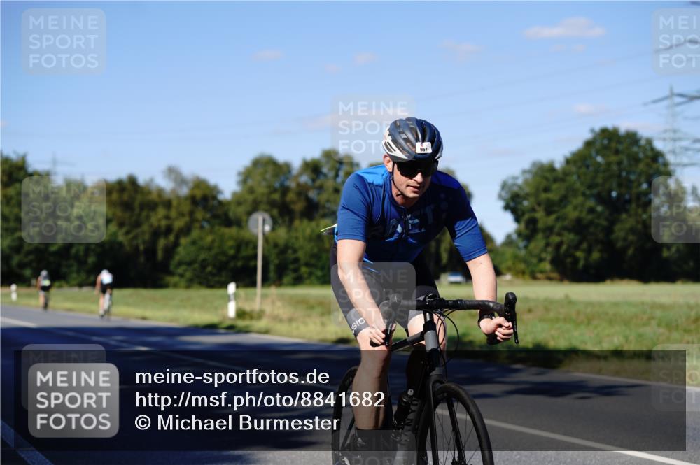 07.09.2025 - 19. Norderstedt Triathlon Michael Burmester http://msf.ph/oto/8841682 07.09.2025 15:31:49 Radfahren 917, 957 meine-sportfotos.de