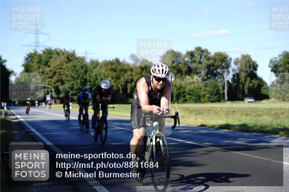07.09.2025 - 19. Norderstedt Triathlon Michael Burmester http://msf.ph/oto/8841684 07.09.2025 15:32:02 Radfahren 902, 1427, 1460, 1479, 1523 meine-sportfotos.de