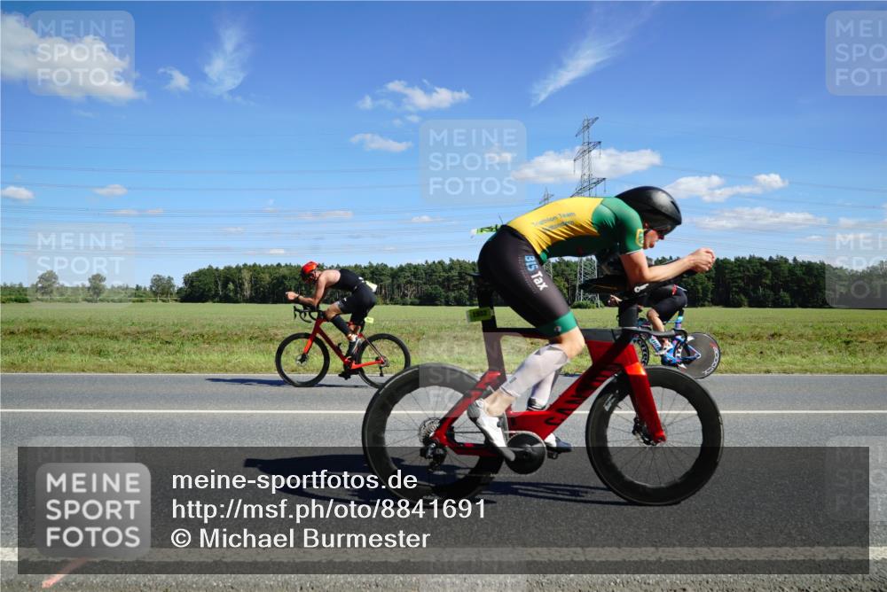 07.09.2025 - 19. Norderstedt Triathlon Michael Burmester http://msf.ph/oto/8841691 07.09.2025 14:33:21 Radfahren 438, 442, 1004, 1502 meine-sportfotos.de